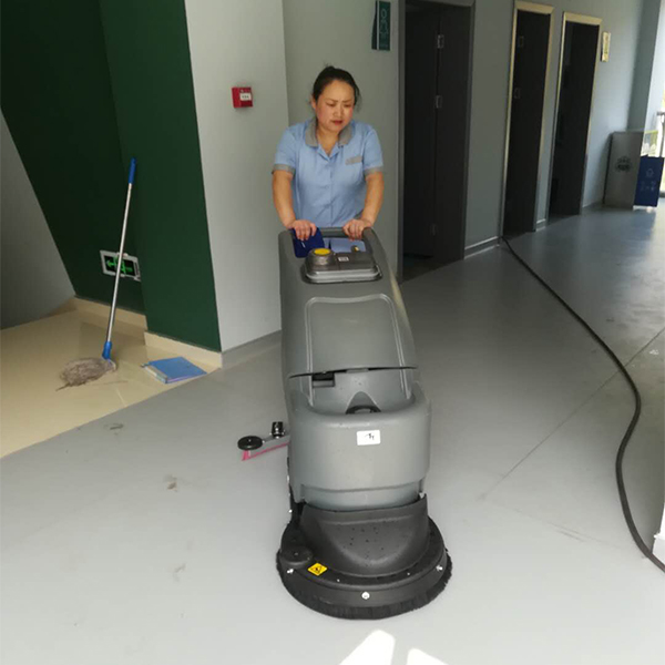 手推式洗地机使用后得到一些方式-金和洁力全自动洗地机